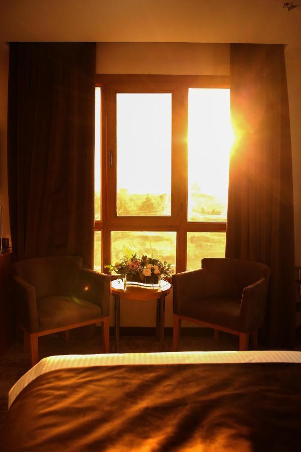 Gloria Hotel Аман Екстериор снимка